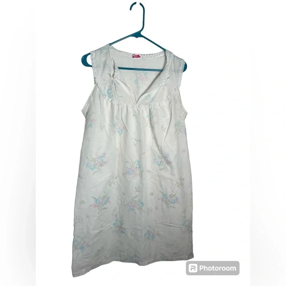 Vintage 80s White floral Nightgown made by Regal Rose